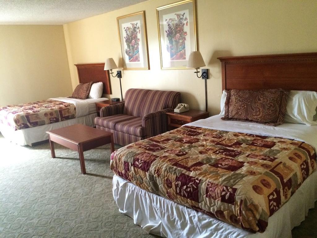 Plaza Hotel And Suites Pine Bluff Esterno foto