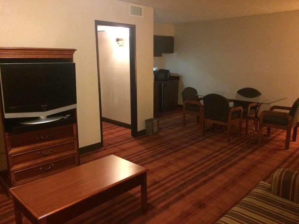 Plaza Hotel And Suites Pine Bluff Esterno foto