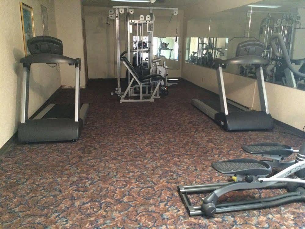 Plaza Hotel And Suites Pine Bluff Esterno foto